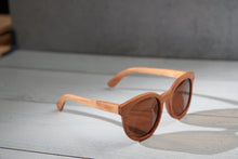 Load image into Gallery viewer, Victoria · Springbud