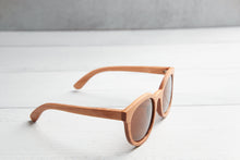 Load image into Gallery viewer, Victoria · Springbud