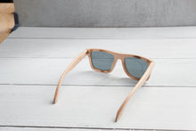 Load image into Gallery viewer, Diana · Maple · Flat Bridge