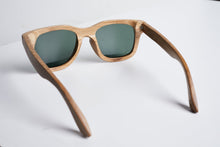 Load image into Gallery viewer, EOS · Giant Chinquapin