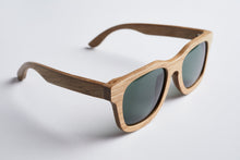 Load image into Gallery viewer, EOS · Giant Chinquapin